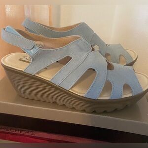 NWOT Skechers parallel wedges